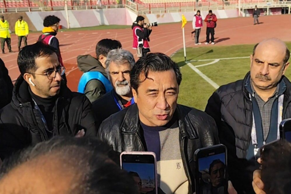 رفع منع حضور خداداد عزیزی در بازی نخست تراکتور
