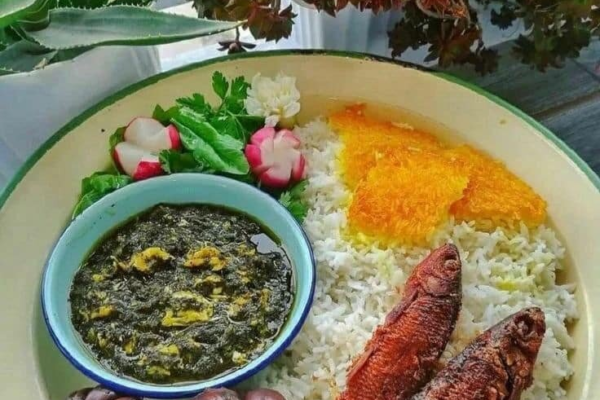 خورشت تُرشِ تَره با ماهی کولی؛ اگر سیر ترشی ندارید این غذا را درست نکنید