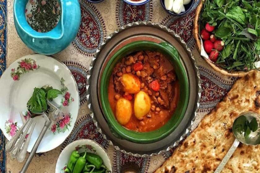 یک آبگوشت متفاوت از قم؛ طرز تهیه آبگوشت قنبید با گوشت و کلم قمری