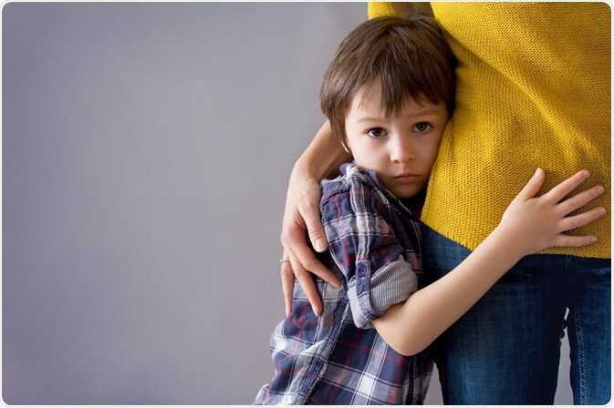 تفاوت اضطراب کودک‌ با لجبازی و حساسیت | کودک مضطرب را سرزنش نکنید