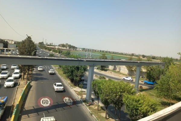 عبور امن از محور محمدشهر کرج با پل عابر جدید