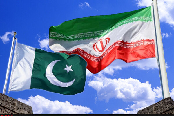 وزیر صنعت، معدن و تجارت ایران با وزیر بازرگانی پاکستان دیدار کرد