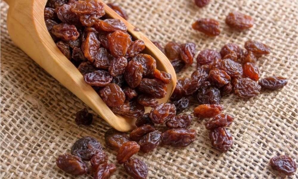 چگونه کشمش را تمیز کنیم؟ | نحوه درست شستن و تمیز کردن کشمش در خانه