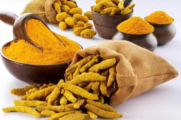 زردچوبه تقلبی را با یک لیوان آب بشناسید | ۵ راه ساده برای تشخیص زردچوبه اصل + روش صحیح نگهداری زردچوبه