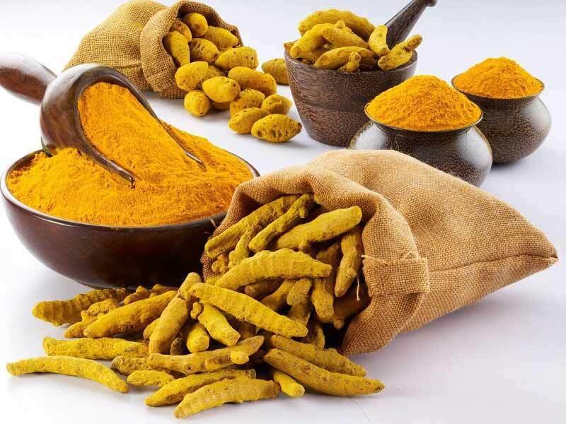زردچوبه تقلبی را با یک لیوان آب بشناسید | ۵ راه ساده برای تشخیص زردچوبه اصل + روش صحیح نگهداری زردچوبه