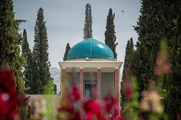 آرامگاه سعدی در شیراز، حدود ۱۱۱ سال قبل + عکس