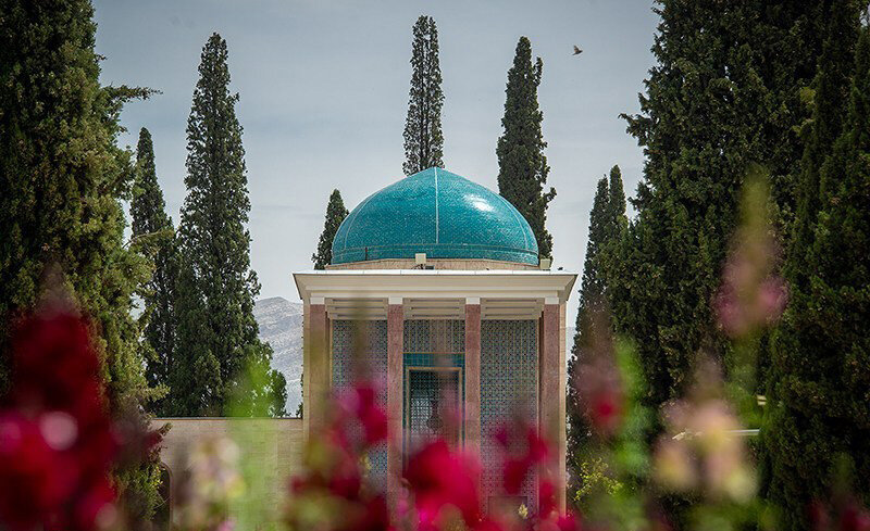 آرامگاه سعدی در شیراز، حدود ۱۱۱ سال قبل + عکس