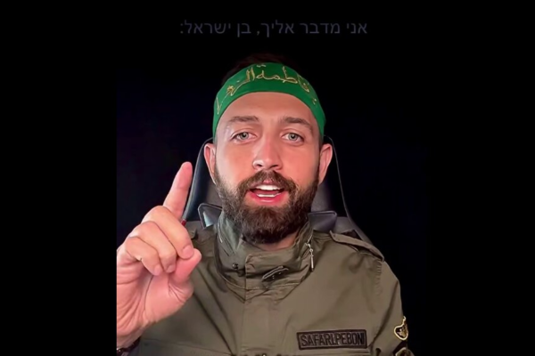 تصویری از برخورد انتظامات بین‌الحرمین با بازیگر ایرانی
