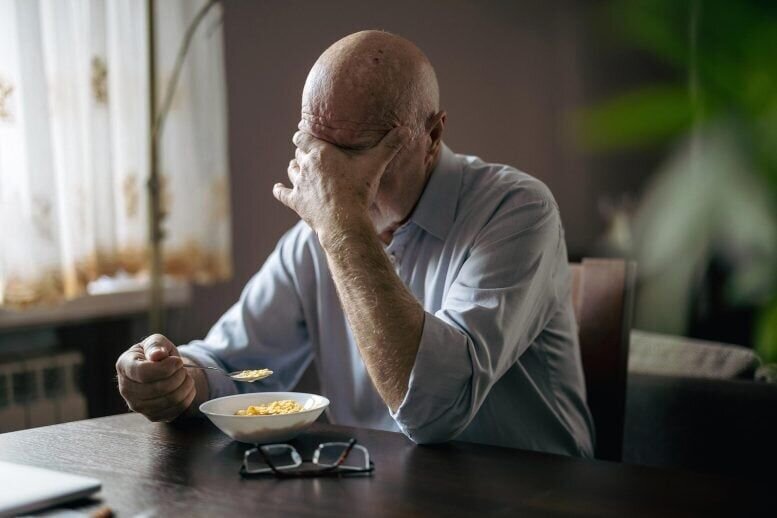 چرا آدم‌های تنها بیشتر در معرض کمبود ویتامین هستند؟