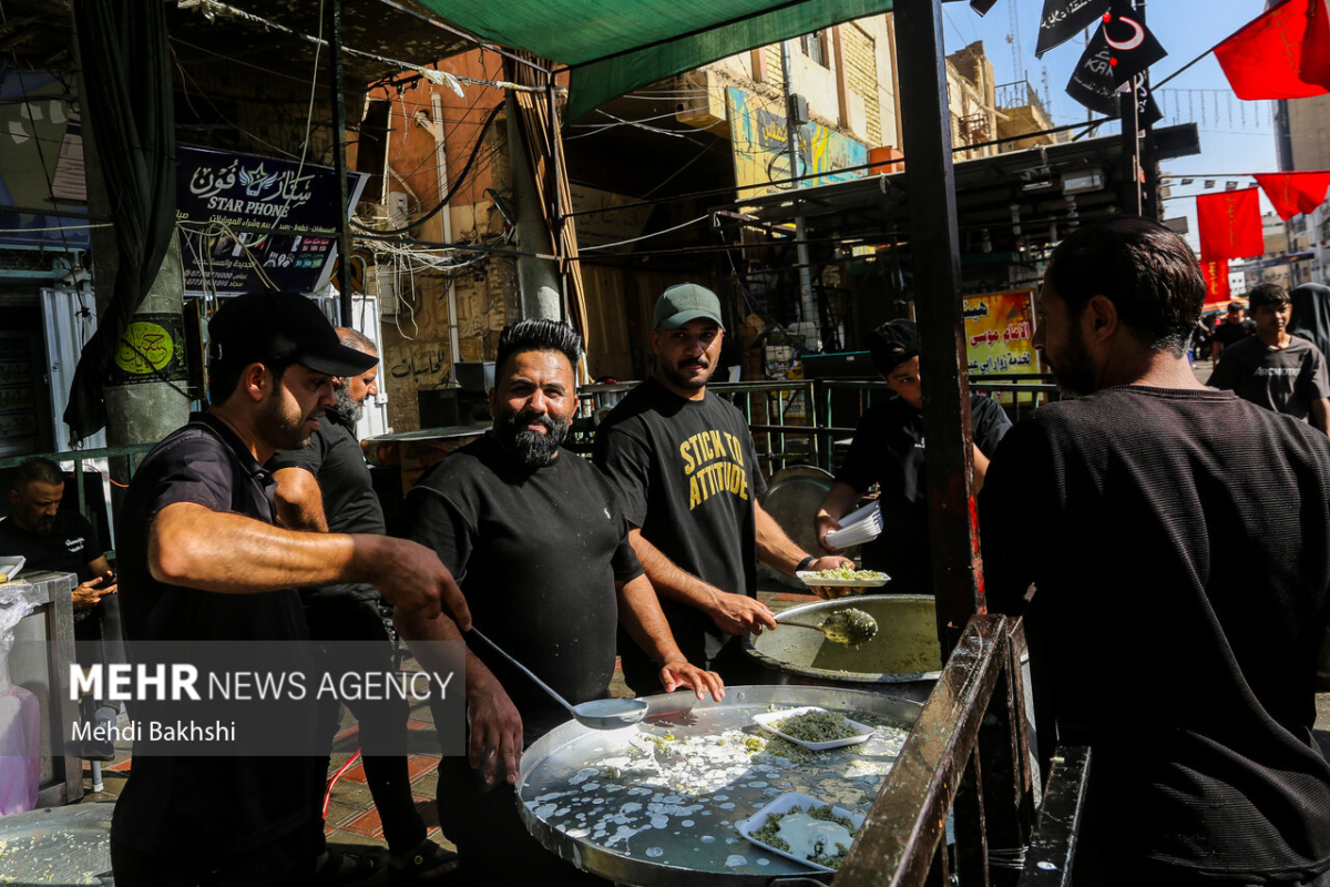 تداوم خدمت‌رسانی موکب سازمان رفاه شهرداری تهران در زرباطیه