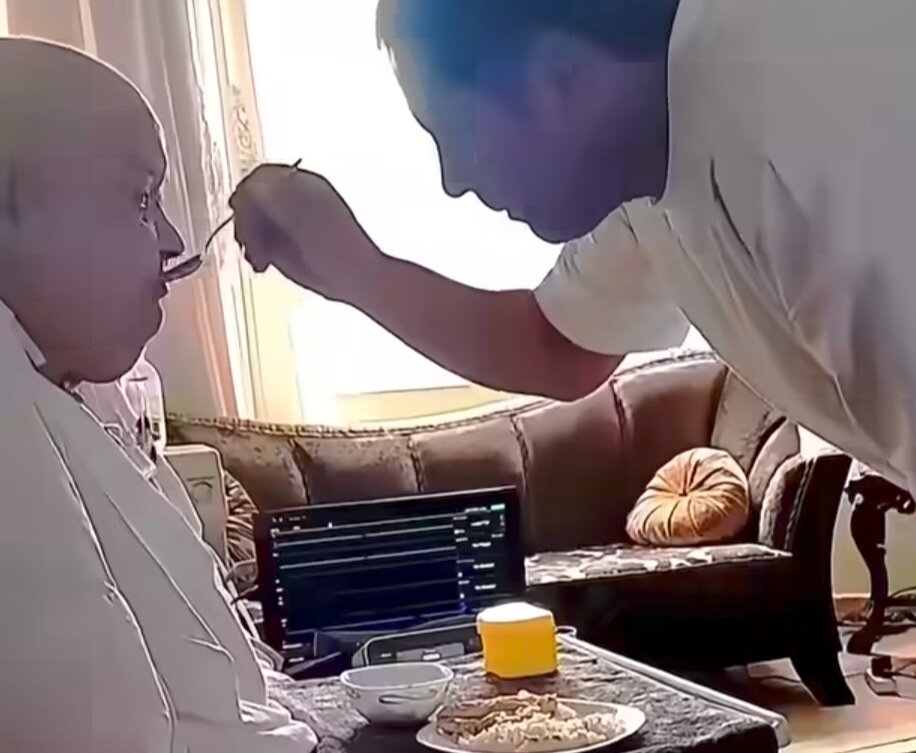 تصاویر بسیار تلخ از آخرین لحظات زندگی اکبر عبدی + ۲ فیلم