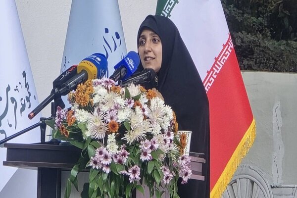 بهروزآذر: زنان در آثار فرشچیان، جانِ زندگی و مرکز آفرینشاند