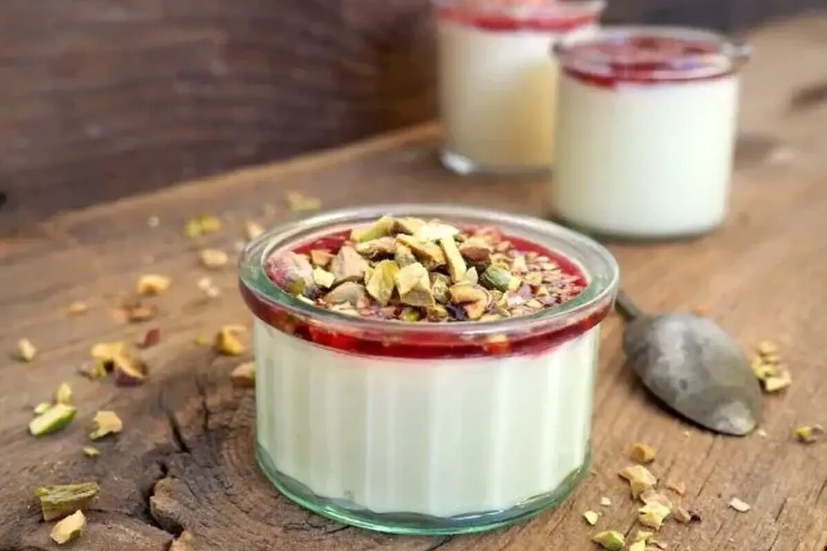 طرز تهیه محلبی آلبالو؛ دسر ترکیه‌ای با طعمی متفاوت برای پذیرایی