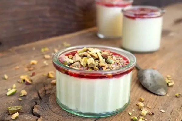 طرز تهیه محلبی آلبالو؛ دسر ترکیه‌ای با طعمی متفاوت برای پذیرایی